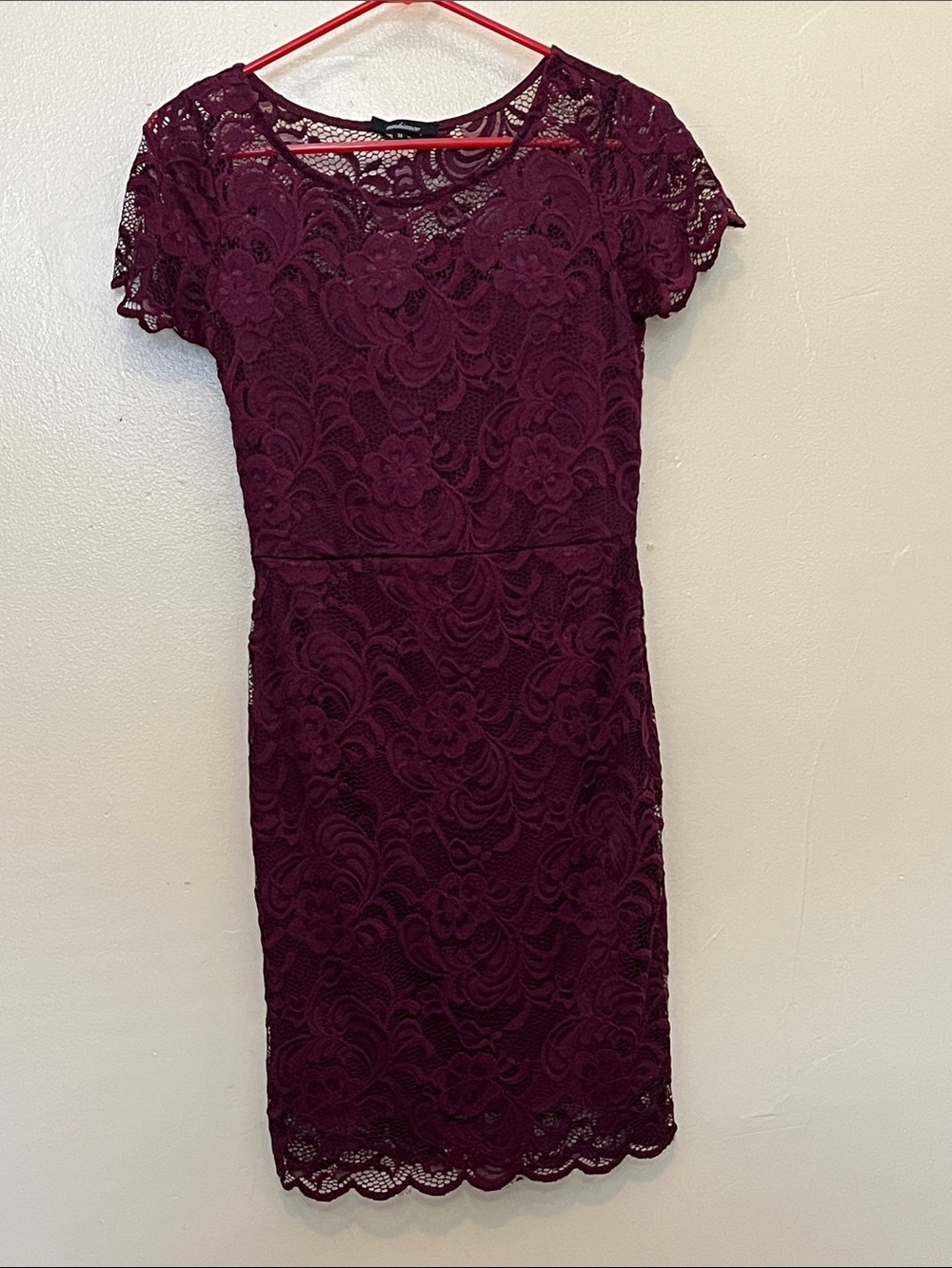 Women's Burgundy Lace Sheath Dress with Short Sleeves
